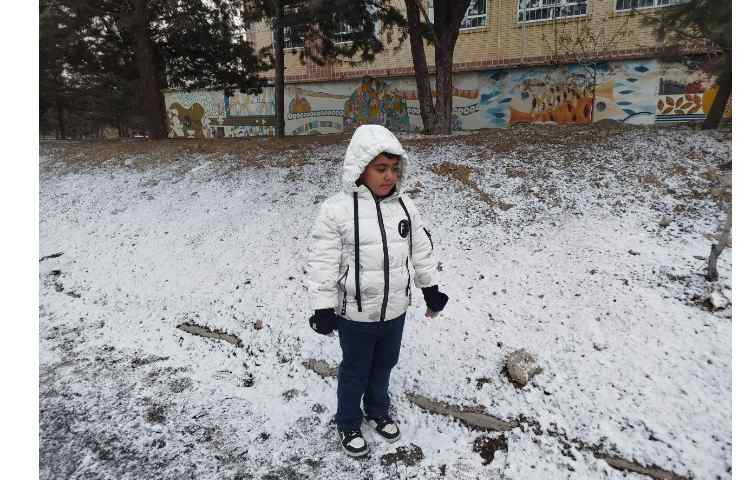 ورود دانش آموزان در یک روز برفی 6