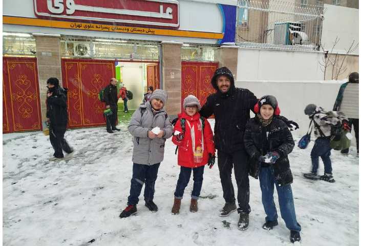 ورود دانش آموزان در یک روز برفی 7