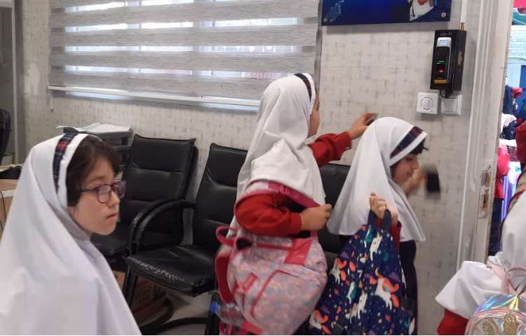 ورود دانش آموزان 2