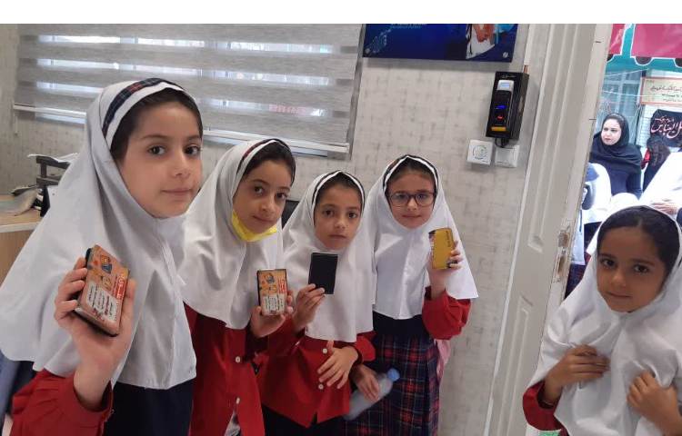 ورود دانش آموزان