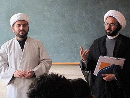 کاهش آسیب های اجتماعی با ورود روحانیون به مدارس