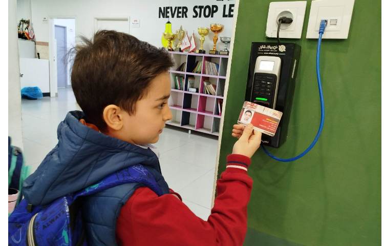 ورود و خروج دانش آموزان با کارت 3