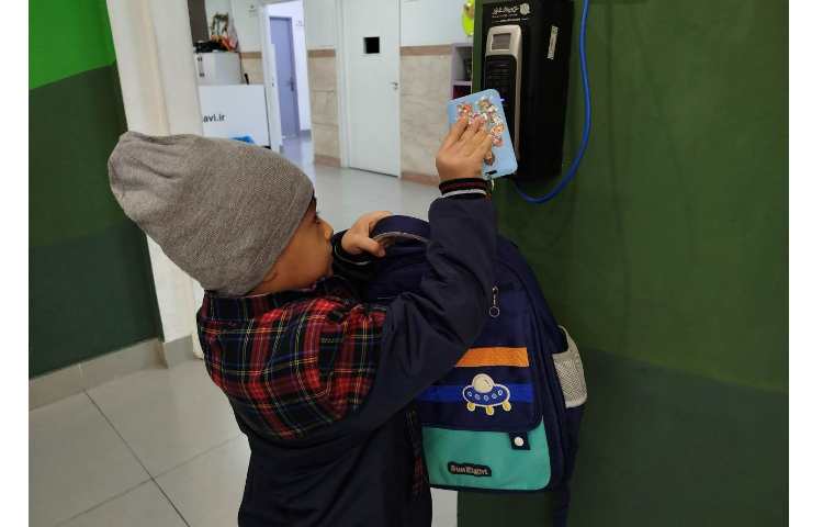 ورود و خروج دانش آموزان با کارت 6