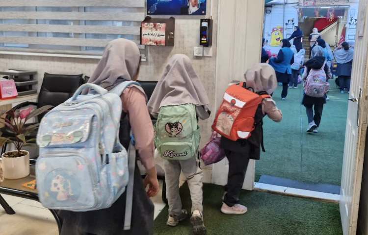 ورود و خروج دانش آموزان 3