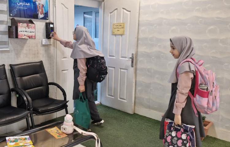 ورود و خروج دانش آموزان 6