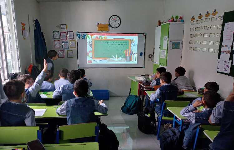 پاسخگویی به سوال هیجان انگیز آقای ریاضی در زنگ ریاضی 3