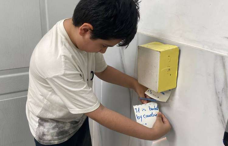پاسخ به سوالات جای خالی از Reading 3