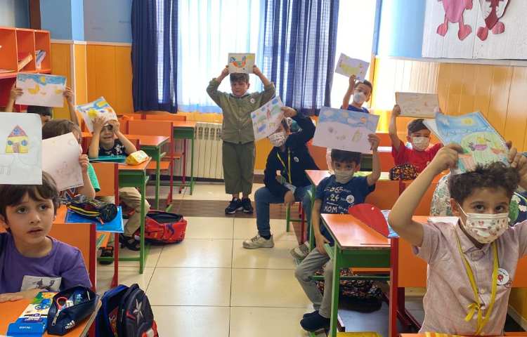 :پایه اول توت فرنگی، نقاشی خروس و مرغ و جوجه 1