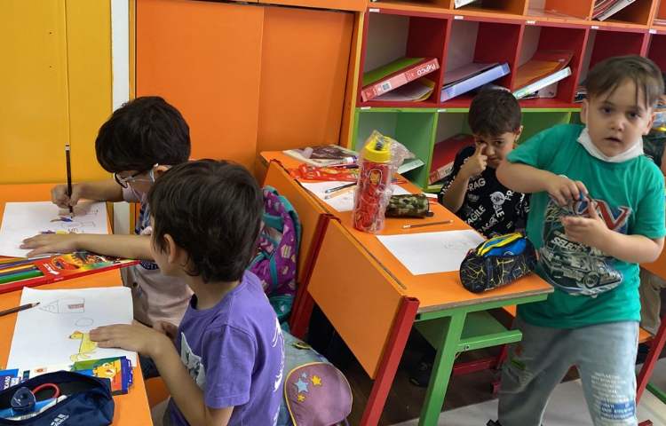 :پایه اول توت فرنگی، نقاشی خروس و مرغ و جوجه 3