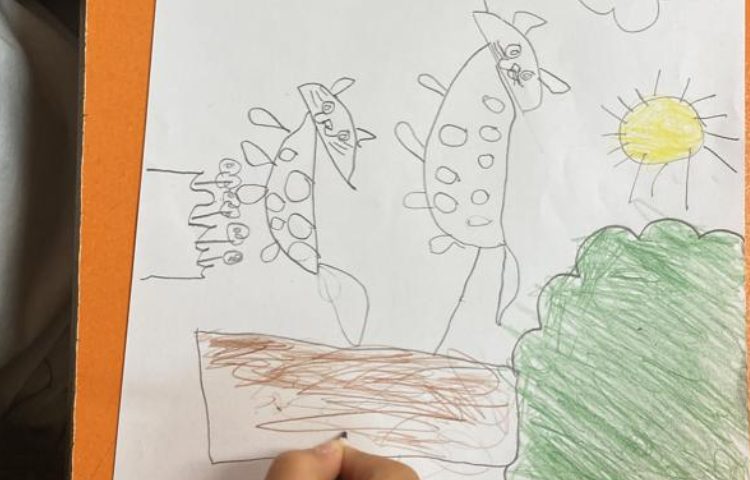 :پایه دوم فضانوردان، کلاس هنر،نقاشی کارتونی از گربه و فضای اطراف آن 3