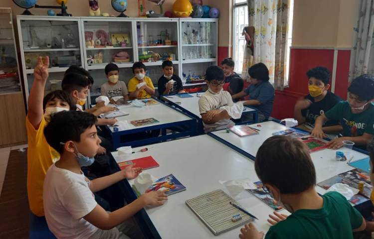 :پایه سوم مریخ، درس علوم(دانشمند کوچک)