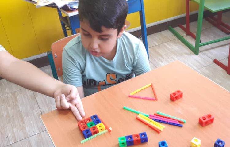 :پایه چهارم اندیشمندان، یادآوری مفهوم محیط و مساحت با بازی و چینه و چوب خط 4