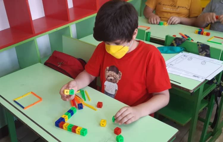 :پایه چهارم اندیشمندان، یادآوری مفهوم محیط و مساحت با بازی و چینه و چوب خط 8