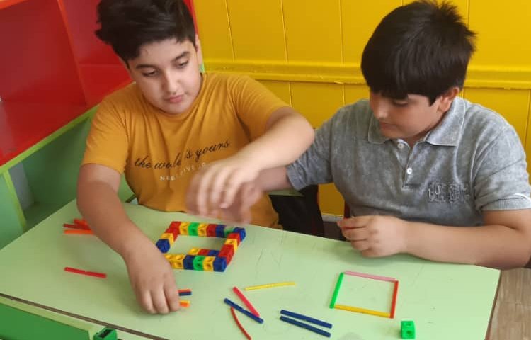 :پایه چهارم اندیشمندان، یادآوری مفهوم محیط و مساحت با بازی و چینه و چوب خط 13