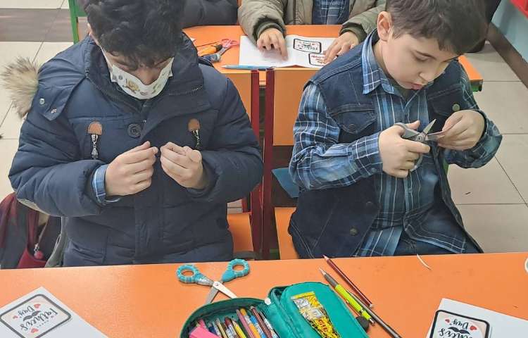 پایه گرامیداشت روز پدر دانش آموزان سوم دبستان علوی شعبه غرب 2