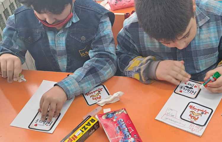 پایه گرامیداشت روز پدر دانش آموزان سوم دبستان علوی شعبه غرب