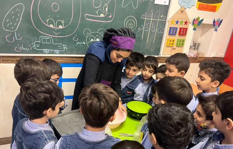 پخت نان جهت آموزش نشانه‌ی (ن) 1