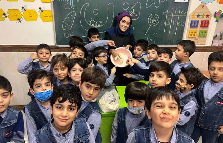 پخت نان جهت آموزش نشانه‌ی (ن) 4