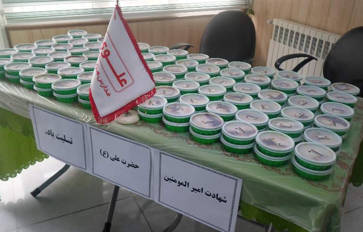 پخش نذری حلیم به مناسبت شهادت حضرت علی (ع)