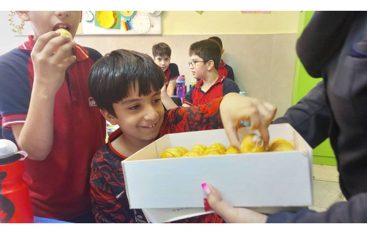 پذیرایی از بچه ها به مناسبت روز معلم 1