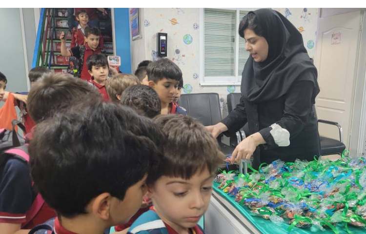 پذیرایی از دانش آموزان به مناسبت میلاد امام رضا (ع) 10