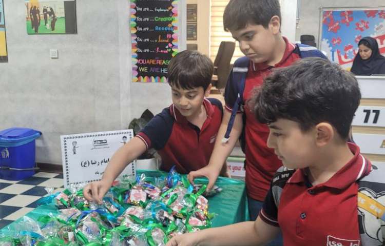 پذیرایی از دانش آموزان به مناسبت میلاد امام رضا (ع) 12