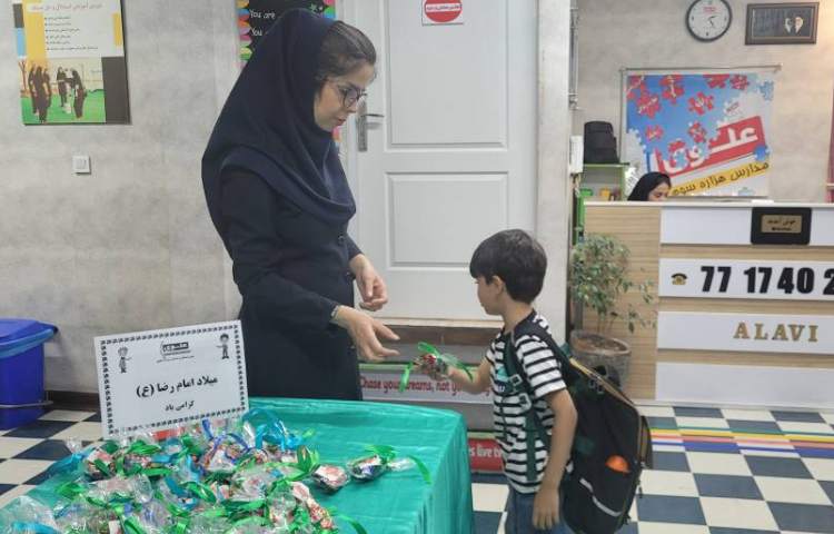 پذیرایی از دانش آموزان به مناسبت میلاد امام رضا (ع) 16