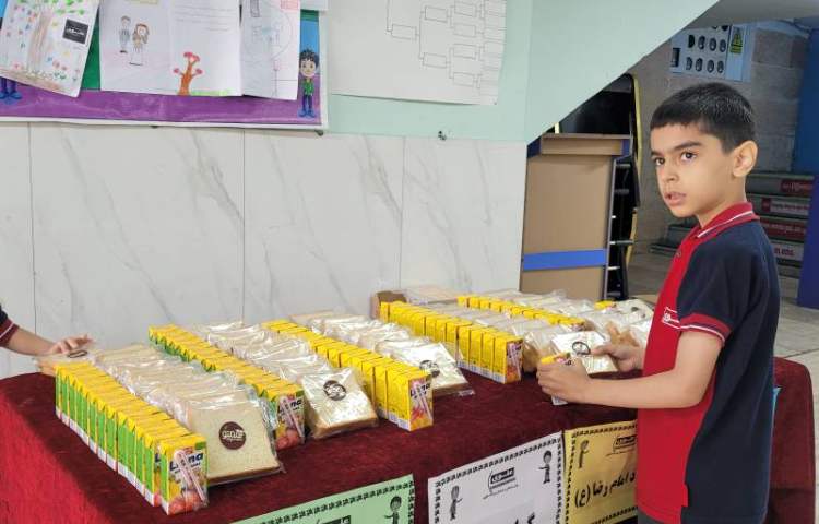 پذیرایی از دانش آموزان به مناسبت میلاد امام رضا (ع) 3