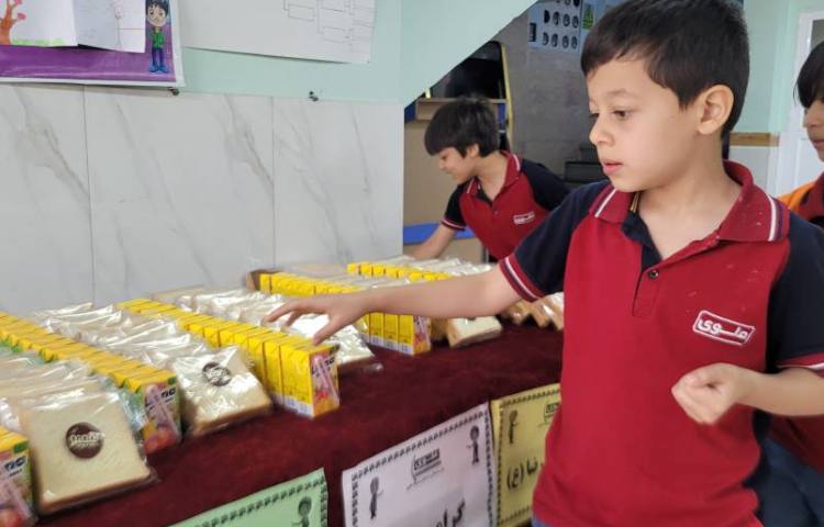 پذیرایی از دانش آموزان به مناسبت میلاد امام رضا (ع) 6