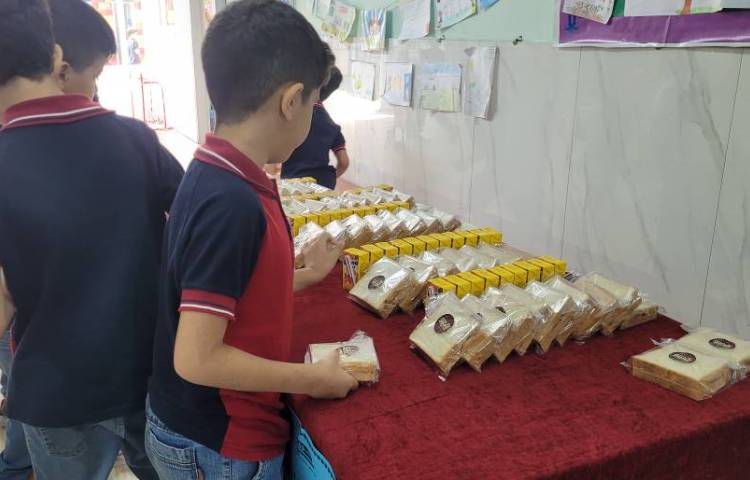 پذیرایی از دانش آموزان به مناسبت میلاد امام رضا (ع) 7