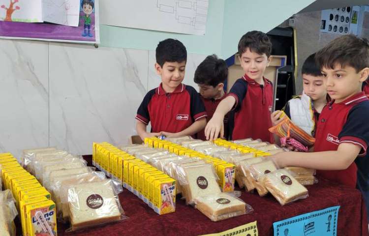 پذیرایی از دانش آموزان به مناسبت میلاد امام رضا (ع) 8