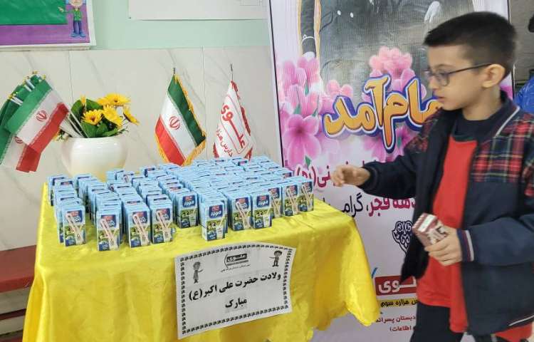 پذیرایی از دانش آموزان به مناسبت ولادت حضرت علی اکبر(ع) 1