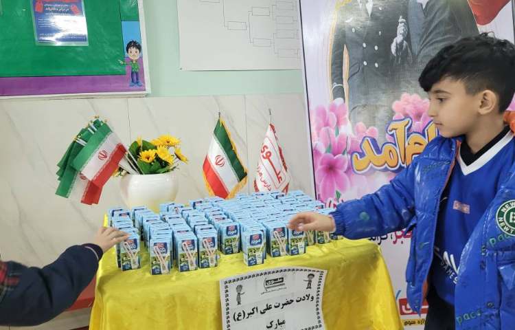 پذیرایی از دانش آموزان به مناسبت ولادت حضرت علی اکبر(ع) 4