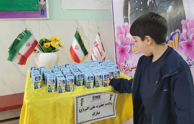 پذیرایی از دانش آموزان به مناسبت ولادت حضرت علی اکبر(ع) 7