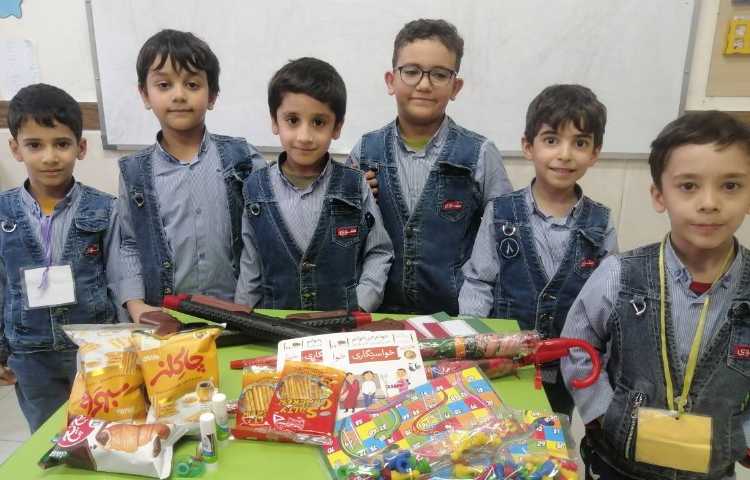 پذیرایی با چای برای ایجاد انگیزه تدریس نشانه (چ) و اهدای یادگاری توسط علیرضا جان 3