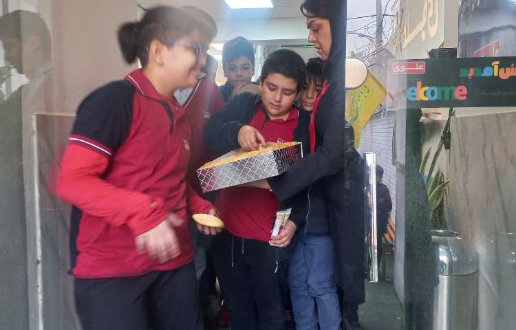 پذیرایی به مناسبت جشن 4