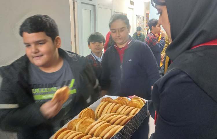 پذیرایی به مناسبت جشن 6