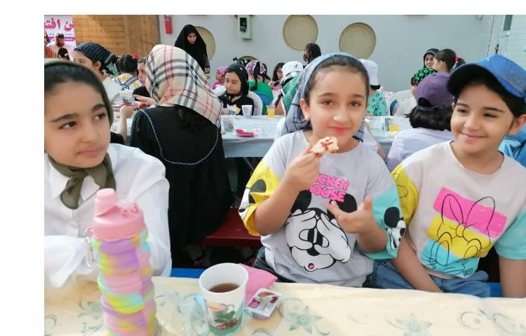 پذیرایی صبحانه در حیاط مدرسه همراه با آموزگاران 7