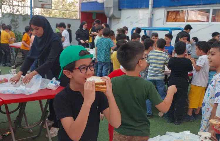 پذیرایی صبحانه سالم در دبستان علوی 2