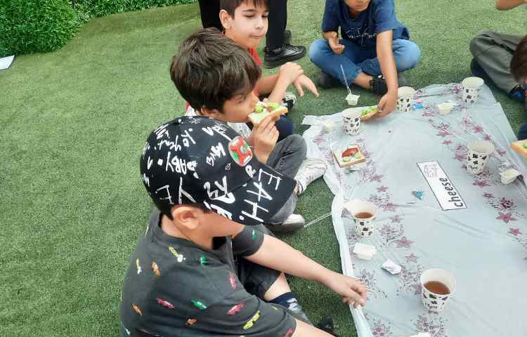 پذیرایی صبحانه سالم در دبستان 3
