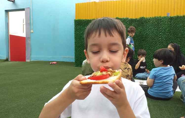 پذیرایی صبحانه سالم در دبستان 4