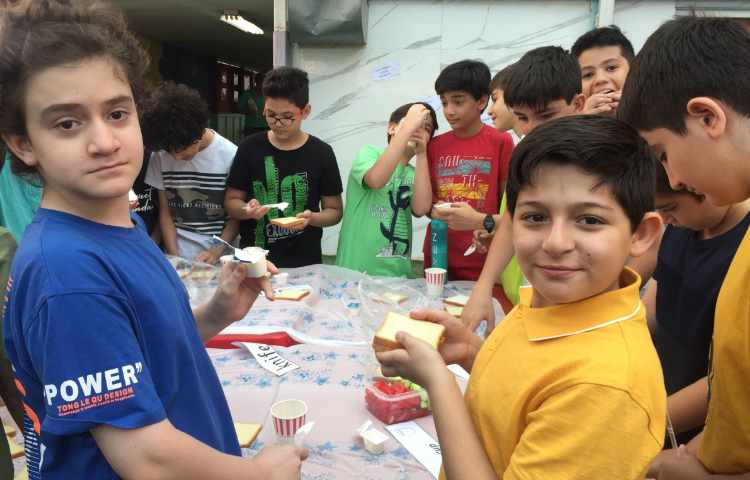 پذیرایی صبحانه سالم در دبستان 7