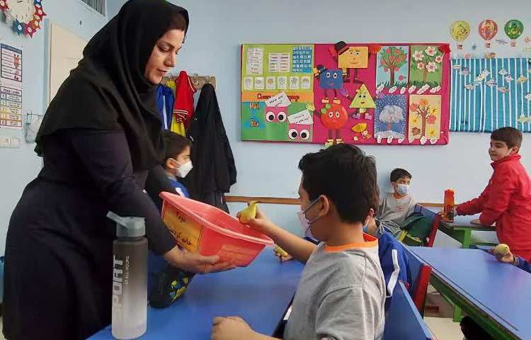 پذیرایی میان وعده دانش آموزان دوم