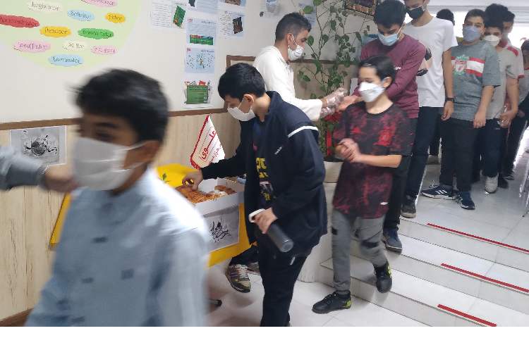 پذیرایی و پخش شیرینی به مناسبت میلاد پیامبر اکرم(ص) و حضرت امام صادق (ع) 2