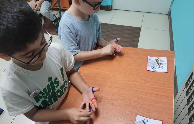 پرتال هوش ،کش بازی با هدف تقویت مهارت دست ورزی و افزایش دقت و تمرکز 2