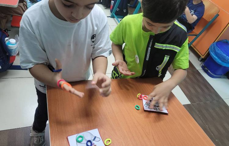 پرتال هوش ،کش بازی با هدف تقویت مهارت دست ورزی و افزایش دقت و تمرکز 3