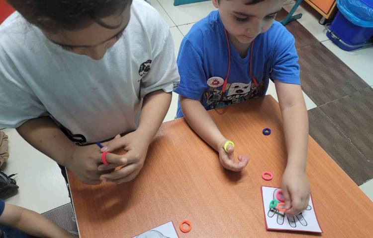 پرتال هوش ،کش بازی با هدف تقویت مهارت دست ورزی و افزایش دقت و تمرکز 6