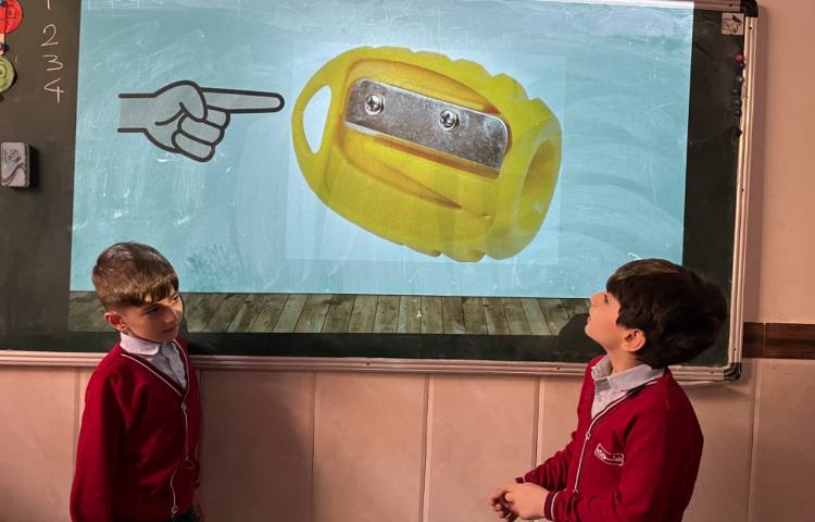 پرسش و پاسخ با اسامی اشاره دور و نزدیک 1