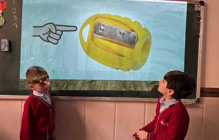 پرسش و پاسخ با اسامی اشاره دور و نزدیک 4