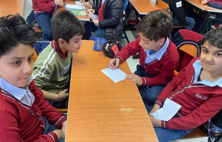 پرسش و پاسخ با Where is/are به صورت گروهی 1